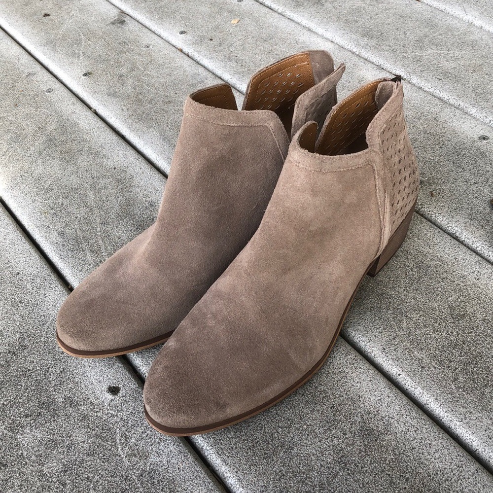 Women’s s suede booties